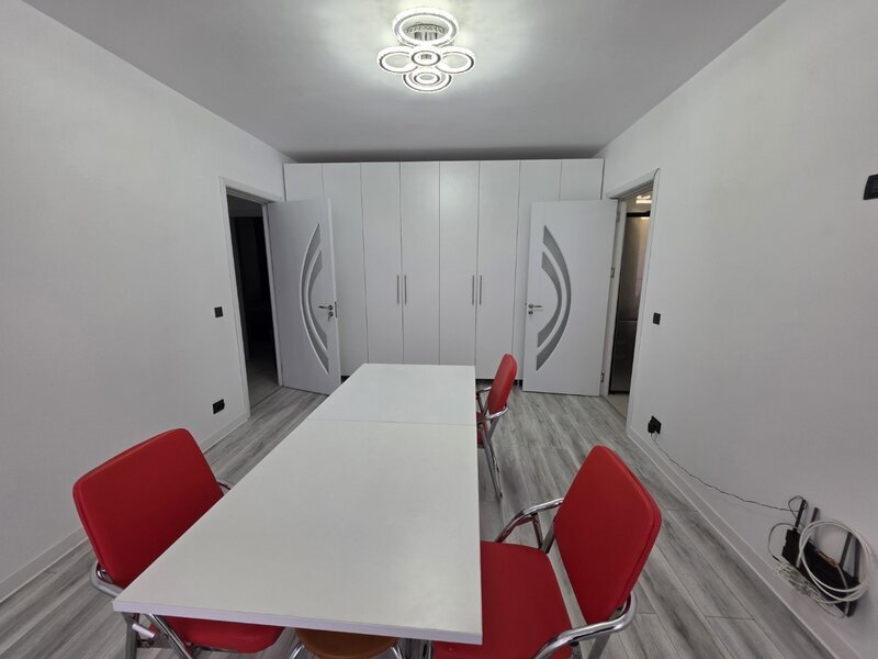 Jean Steriadi, 15 minute metrou 1 Decembrie 1918, langa Auchan, centrala