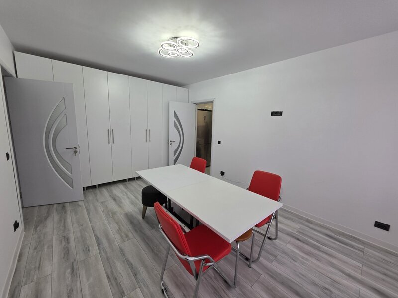 Jean Steriadi, 15 minute metrou 1 Decembrie 1918, langa Auchan, centrala