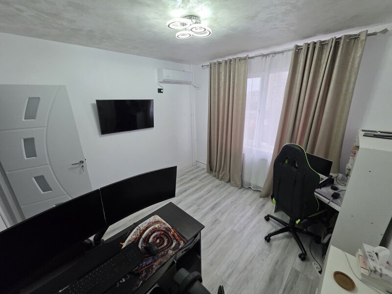 Jean Steriadi, 15 minute metrou 1 Decembrie 1918, langa Auchan, centrala