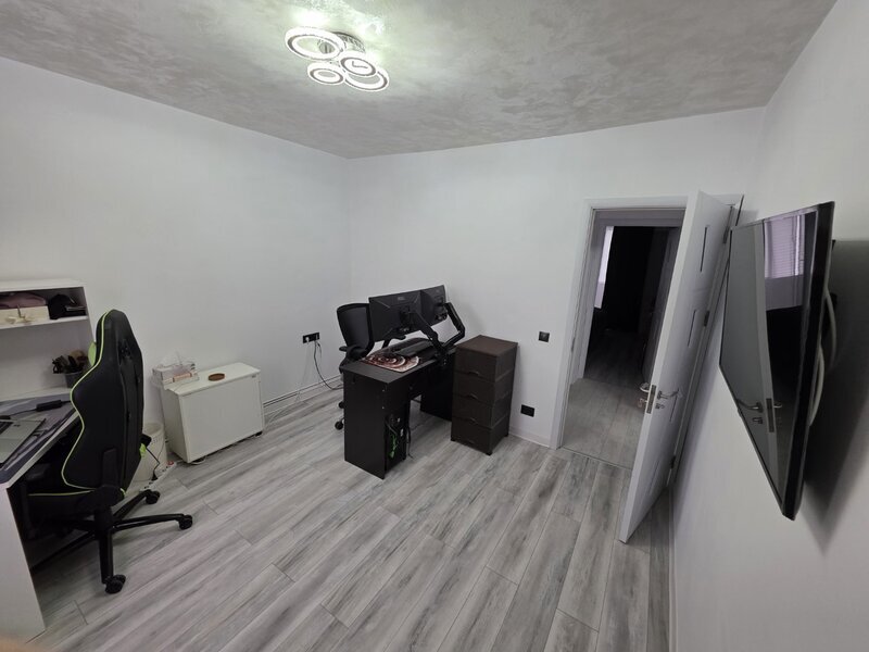 Jean Steriadi, 15 minute metrou 1 Decembrie 1918, langa Auchan, centrala