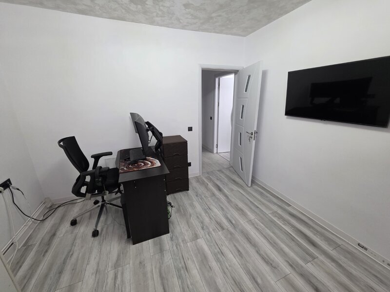 Jean Steriadi, 15 minute metrou 1 Decembrie 1918, langa Auchan, centrala