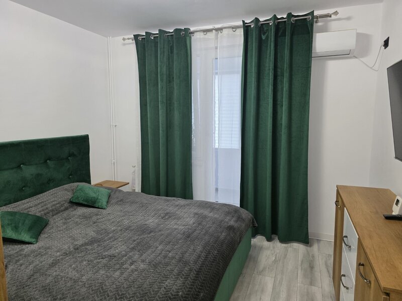 Jean Steriadi, 15 minute metrou 1 Decembrie 1918, langa Auchan, centrala