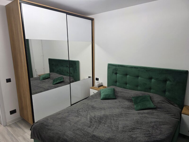 Jean Steriadi, 15 minute metrou 1 Decembrie 1918, langa Auchan, centrala