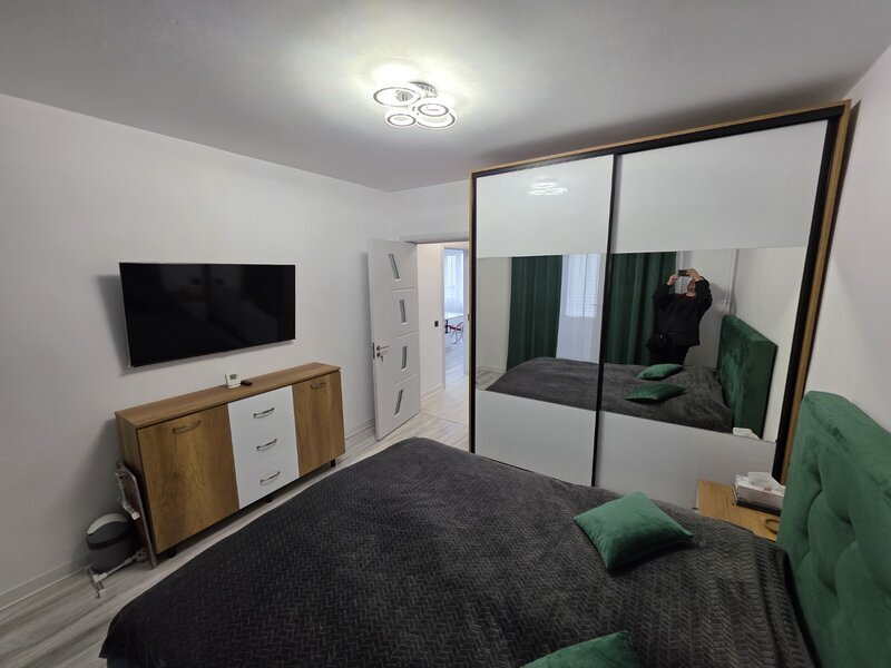 Jean Steriadi, 15 minute metrou 1 Decembrie 1918, langa Auchan, centrala