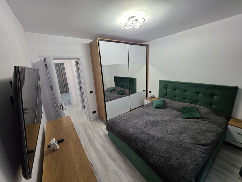 Jean Steriadi, 15 minute metrou 1 Decembrie 1918, langa Auchan, centrala