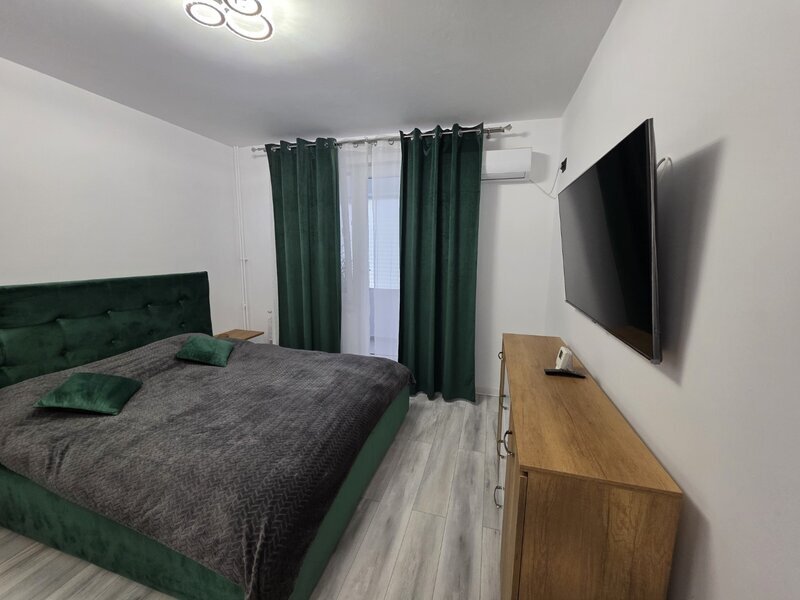 Jean Steriadi, 15 minute metrou 1 Decembrie 1918, langa Auchan, centrala