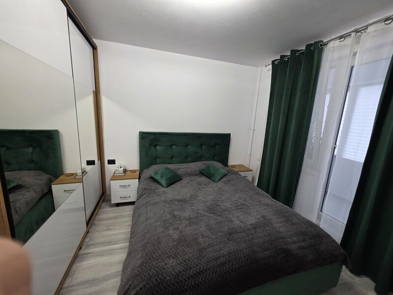 Jean Steriadi, 15 minute metrou 1 Decembrie 1918, langa Auchan, centrala